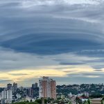 Forte jato traz lenticulares na Grande Porto Alegre
