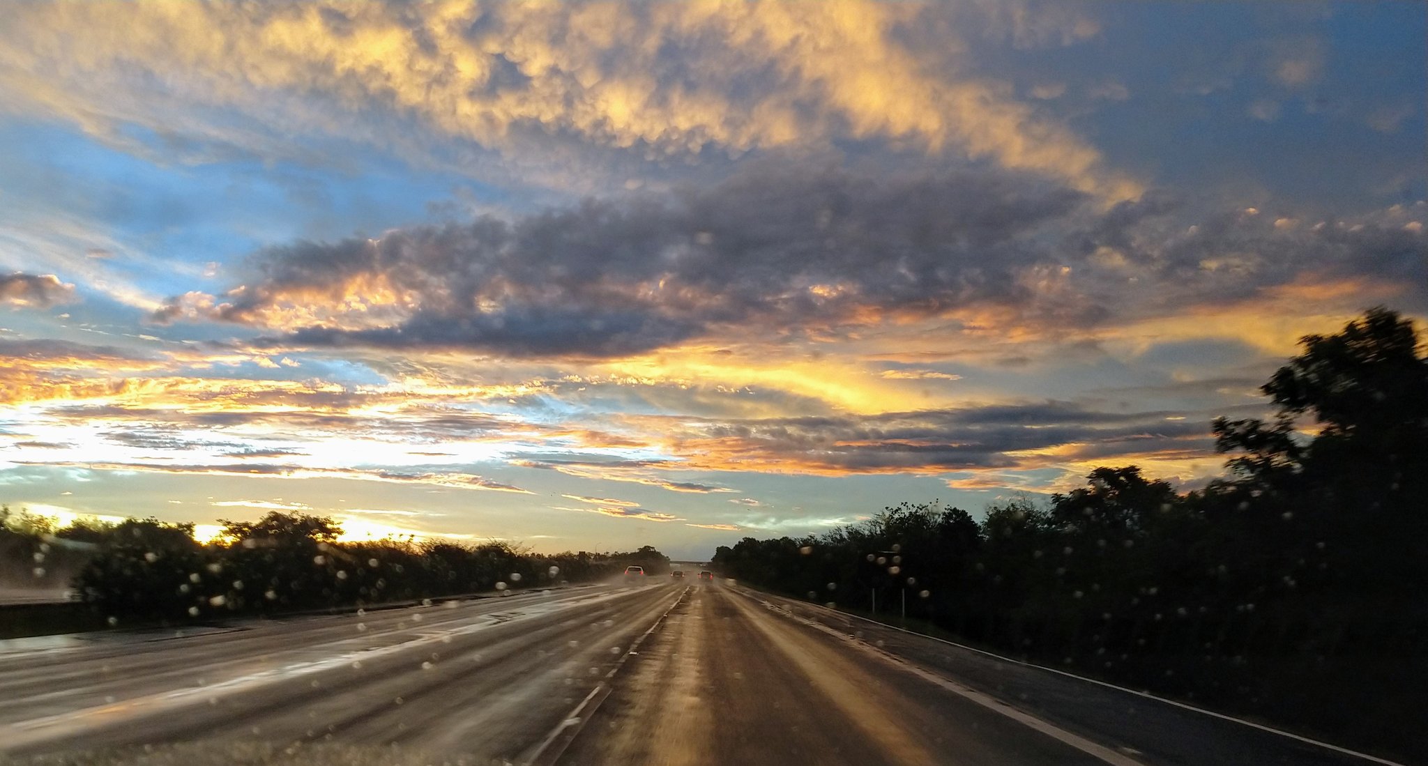 <span class="entry-title-primary">Veja a previsão do tempo para este domingo</span> <h2 class="entry-subtitle">Chuva e temporais isolados em diversas regiões da tarde para a noite de hoje </h2>