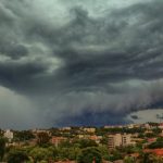 Fim de semana de sol, chuva e temporais