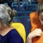 Vídeo mostra pânico em embarcação no temporal