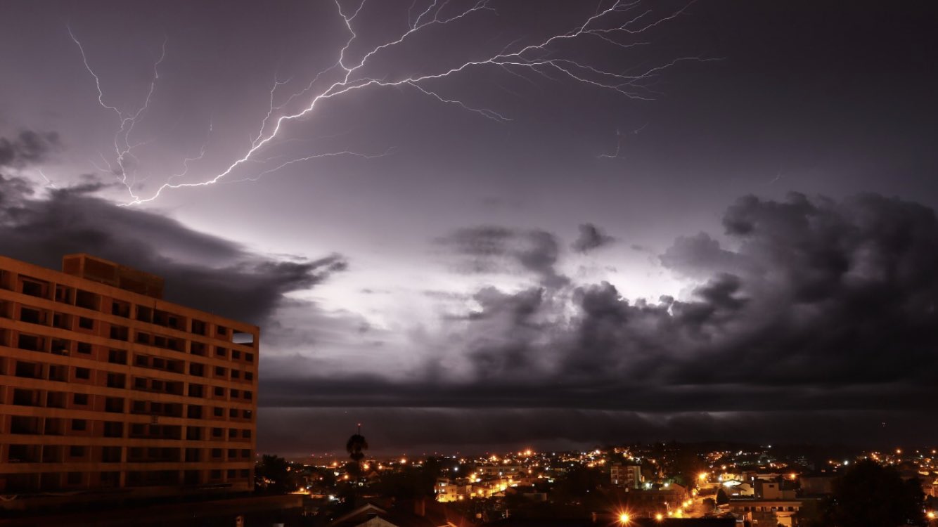 <span class="entry-title-primary">Chuva e temporais chegam ao Estado</span> <h2 class="entry-subtitle">Oeste e o Sul gaúcho tiveram uma noite e madrugada com chuva forte, vento e muitos raios </h2>