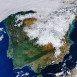 A Espanha coberta de neve vista do espaço