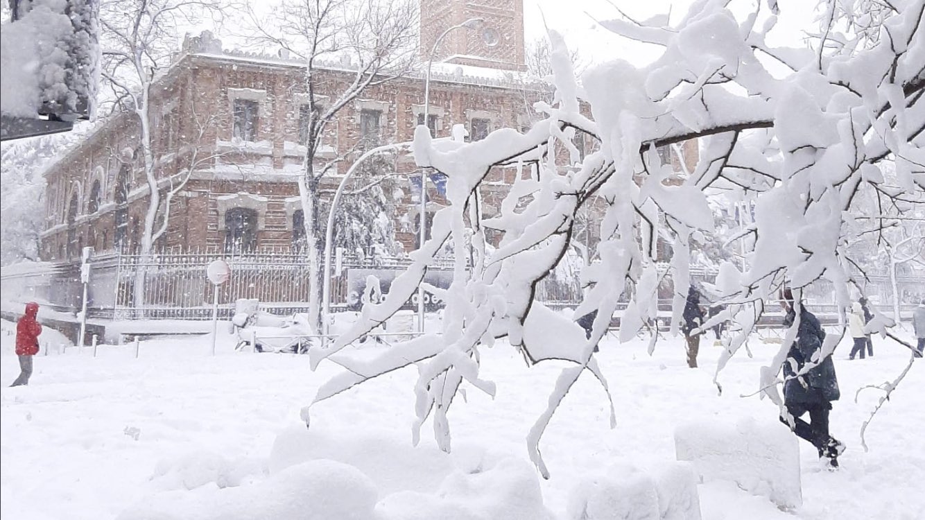 <span class="entry-title-primary">Madrid colapsa e vive emergência com a nevasca do século</span> <h2 class="entry-subtitle">Neve e frio de até -30°C em onda polar do Ártico histórica na península ibérica </h2>