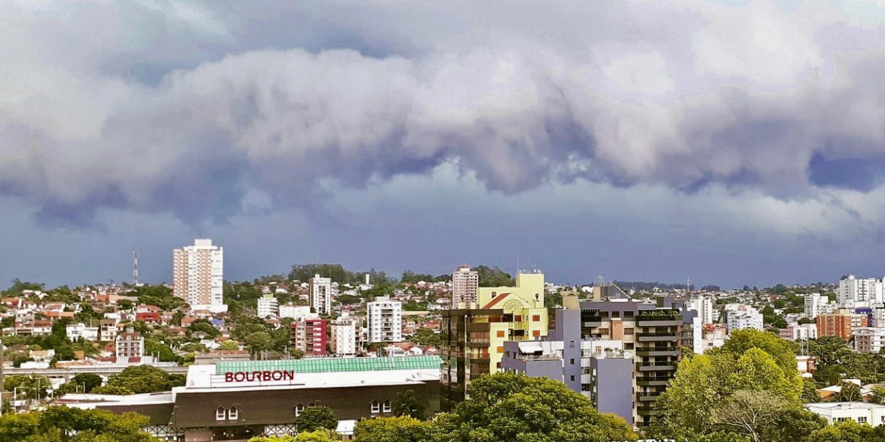 <span class="entry-title-primary">Vendaval e chuva forte na Grande Porto Alegre</span> <h2 class="entry-subtitle">Rajadas ficaram perto de 90 km/h no começo da tarde deste sábado </h2>