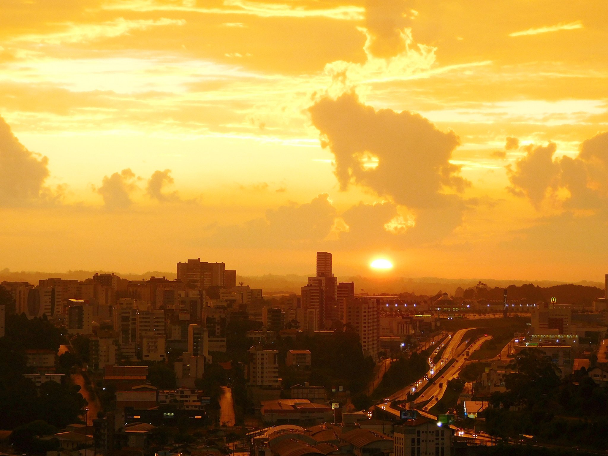 <span class="entry-title-primary">Céu de muitas cores</span> <h2 class="entry-subtitle">Veja as fotografias enviadas por usuários da MetSul Meteorologia do fim da tarde da segunda-feira que foi muito colorido </h2>