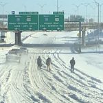 Sem luz, americanos morrem pelo frio em casa