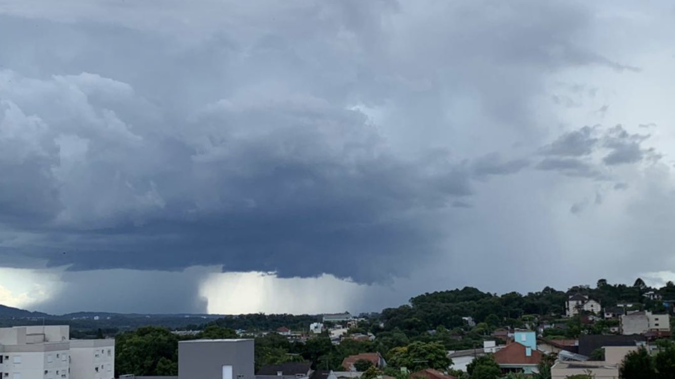 Veja a previsão do tempo para esta terça-feira Chuva de verão na maior parte do Rio Grande do Sul da tarde para a noite