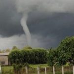 Por que tantos tornados, trombas e funis?