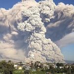 Grande erupção vulcânica coloca Indonésia em alerta