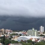 Previsão do tempo para terça é de chuva e localmente forte