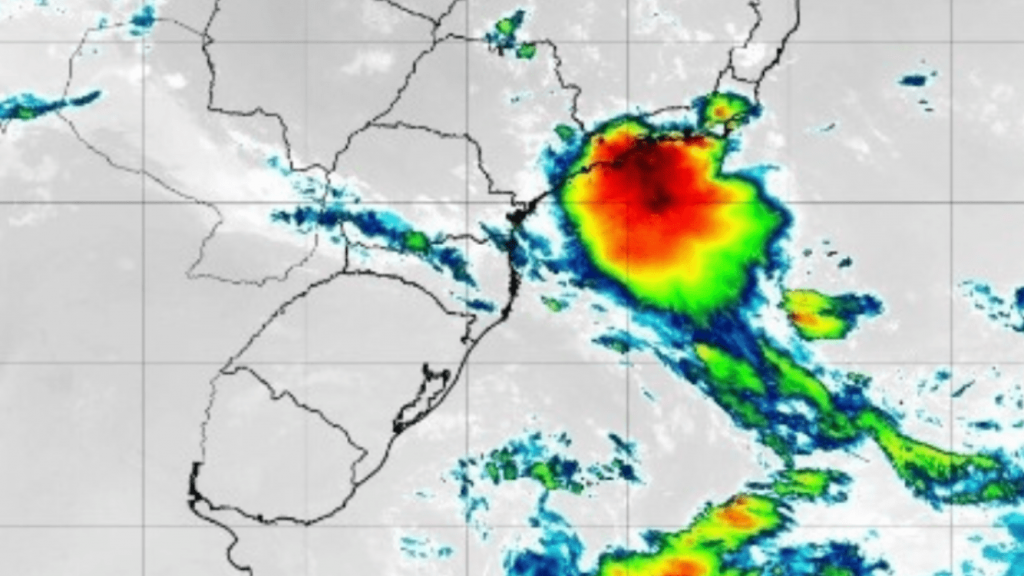 Aglomerado de tempestades na costa atinge o Sudeste do Brasil