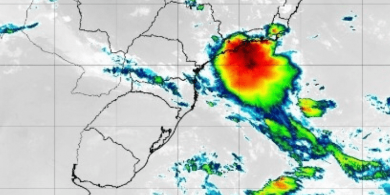 <span class="entry-title-primary">Aglomerado de tempestades na costa atinge o Sudeste do Brasil</span> <h2 class="entry-subtitle">Áreas costeiras de São Paulo e Rio de Janeiro tiveram chuva forte no começo desta terça-feira </h2>