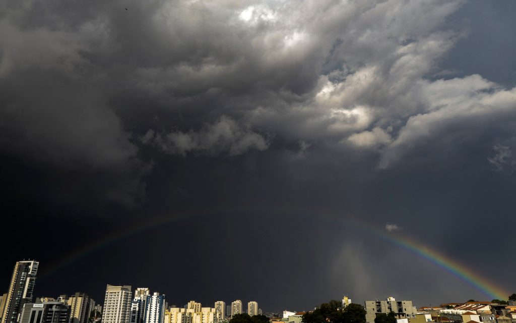 Olha como ficou o céu de São Paulo