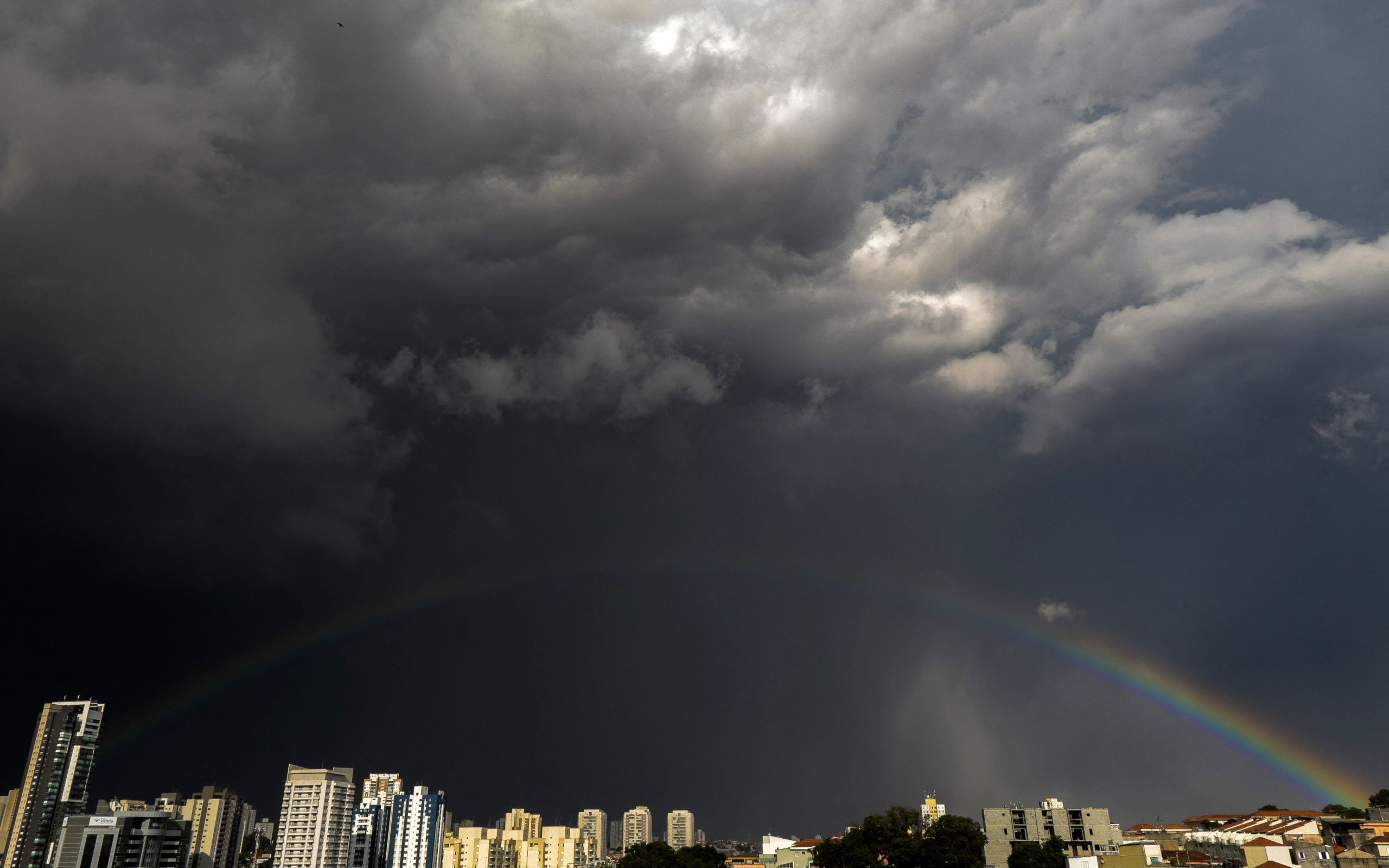 Abril se despede com muitas nuvens pelo estado de São Paulo - Clima ao Vivo