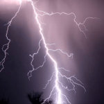 Estudo aponta que raios triplicaram no Ártico