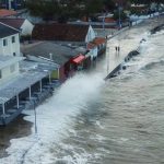 Ciclone traz grandes ondas no litoral do Paraná