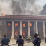 Queimada destrói uma das principais bibliotecas da África