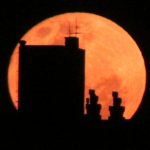 Superlua rosa na noite desta segunda-feira