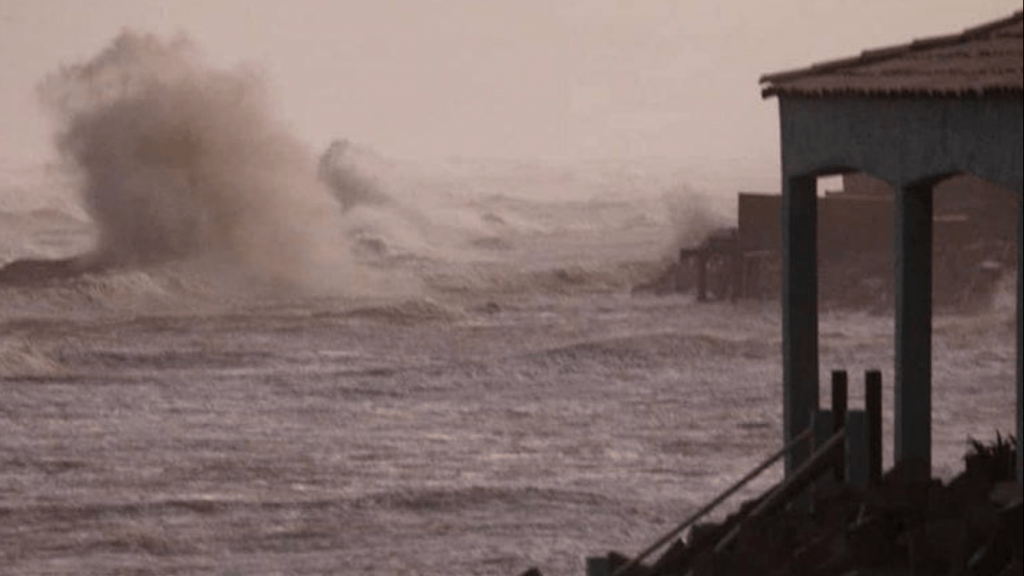 Ondas de até seis metros na costa gaúcha