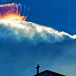 Uma rara nuvem iridescente nas Filipinas