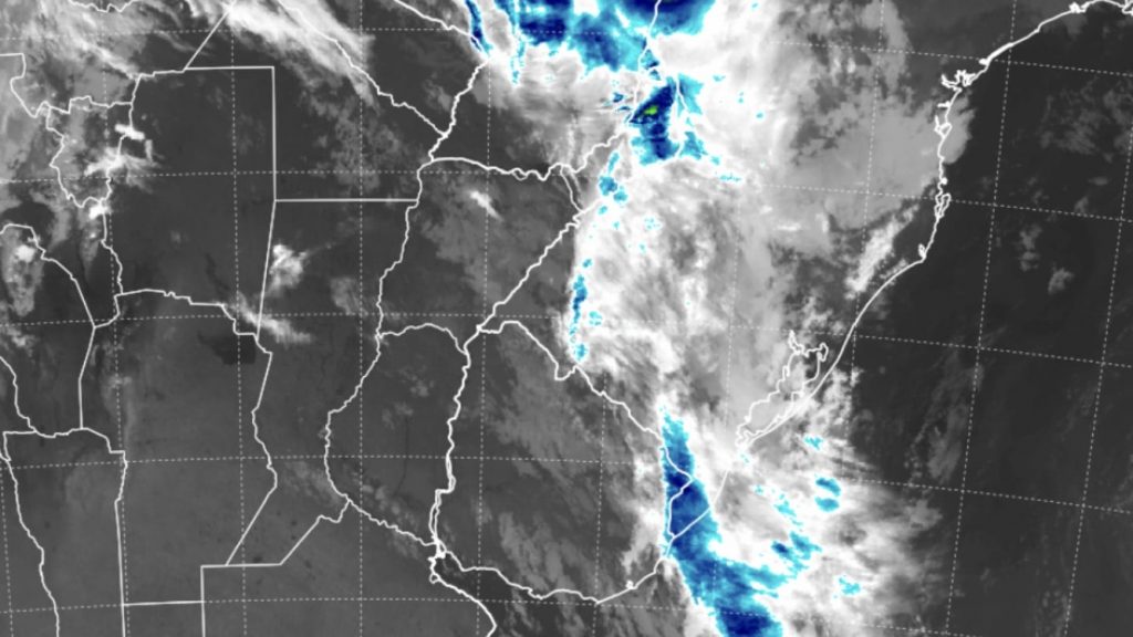Chuva avança no Sul do Brasil com frente fria