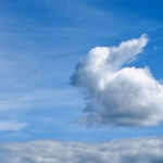 Coelho de Páscoa na nuvem