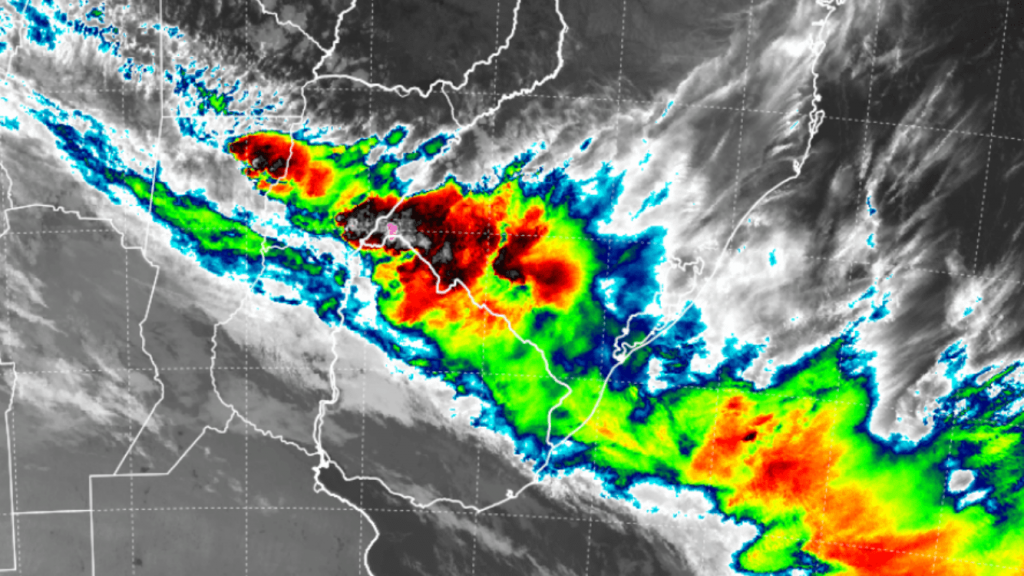 Frente fria chega com chuva e temporais