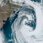 Enorme ciclone no Atlântico Sul