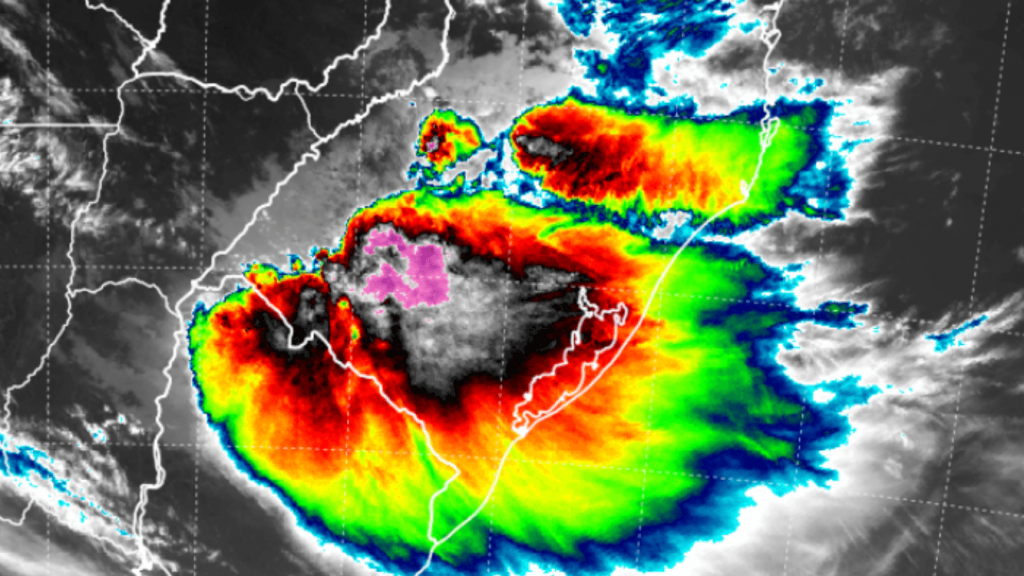 Chuva ganha força entre a tarde e noite de hoje