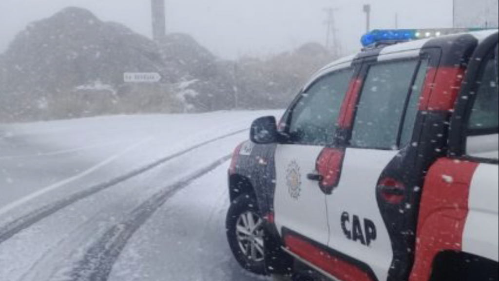 Neve na Argentina por ar frio que chegará ao Sul do Brasil