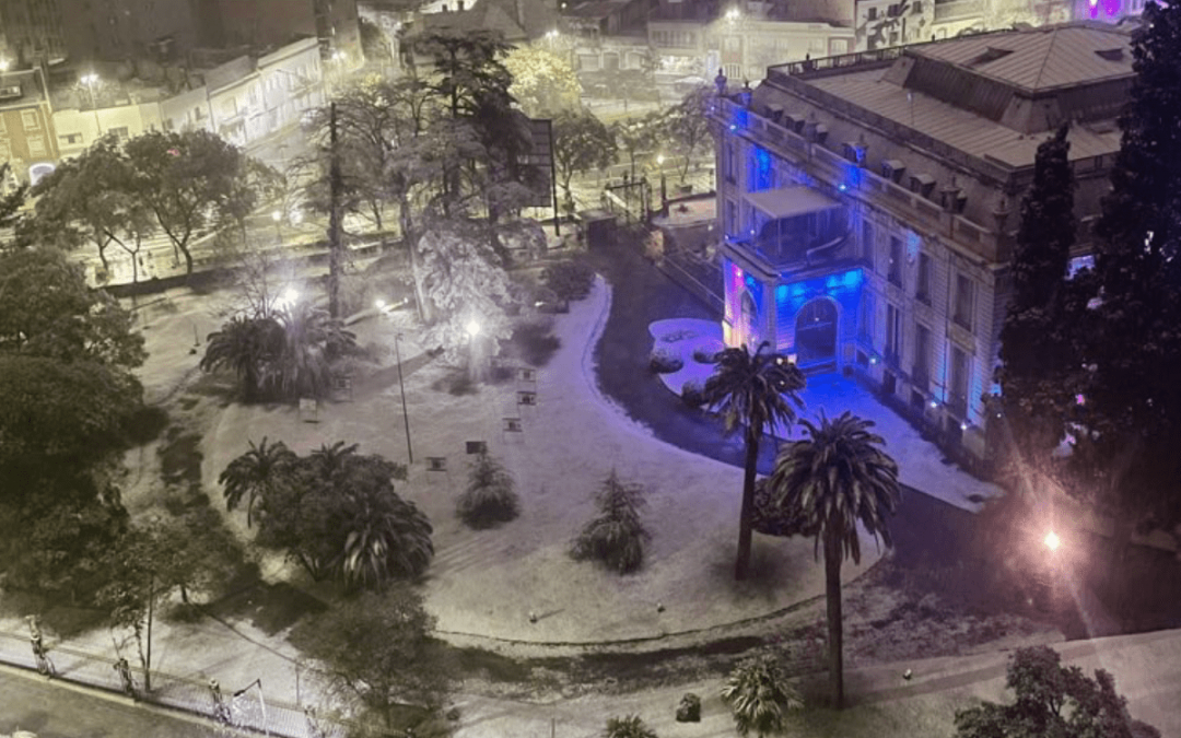 Neve em Córdoba depois de 14 anos Flocos caíram na capital da província argentina pela primeira vez desde o histórico inverno de 2007