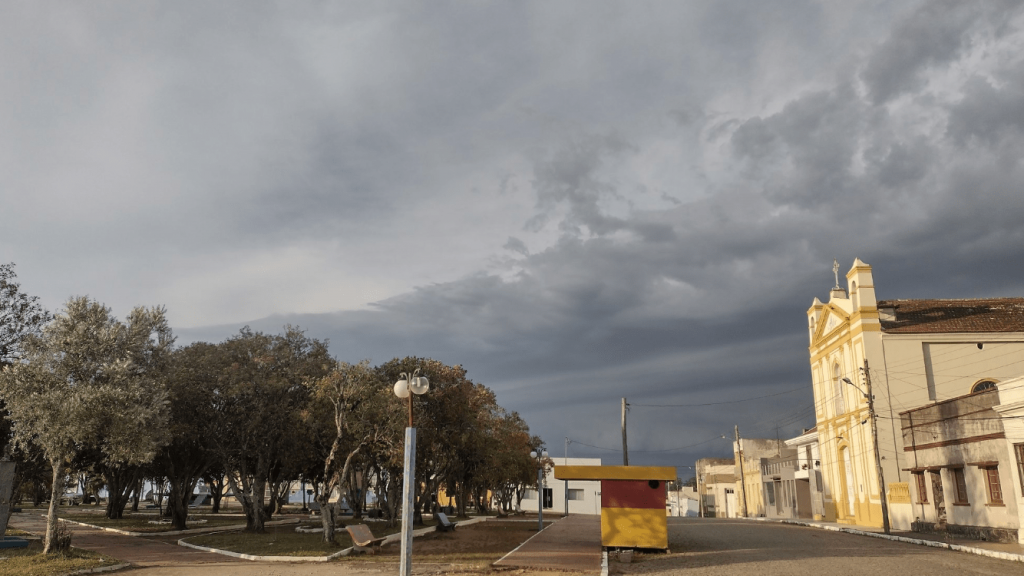 Chuva avança com vento