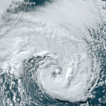 Ciclone Raoni na costa tem algumas características de furacão e não oferece perigo