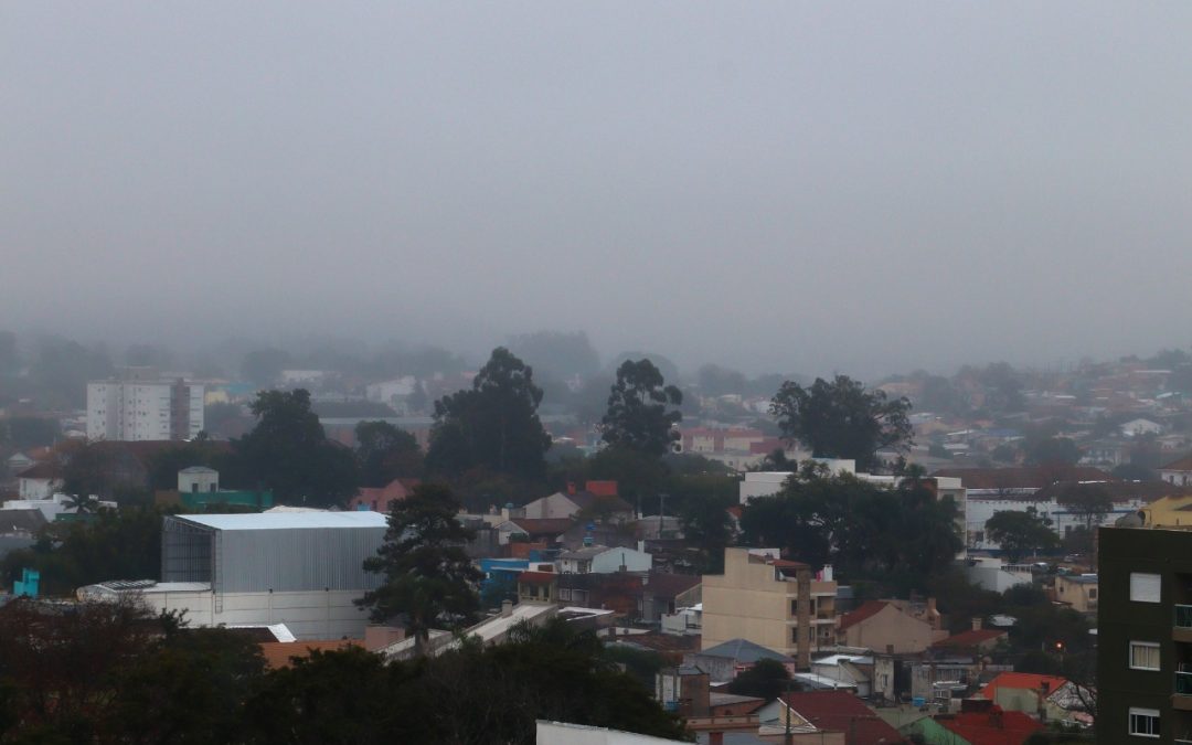 O sol tirou férias? Sequência de dias de tempo úmido e cinzento vai prosseguir e com direito à chuva