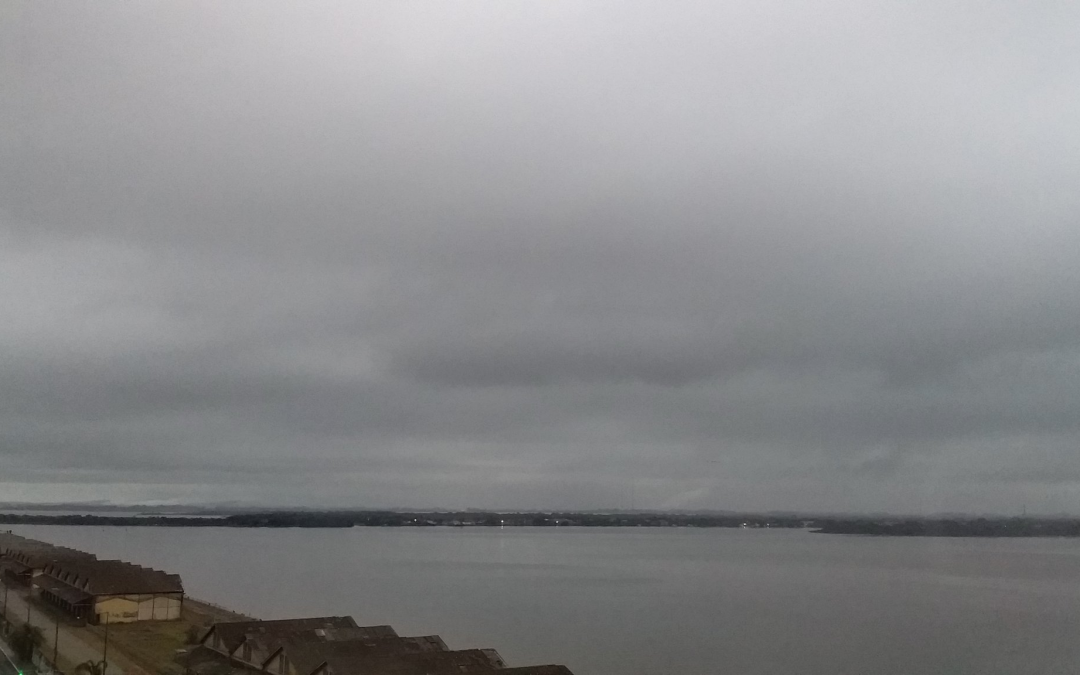 Frio e umidade marcaram o início da sexta A temperatura ficou abaixo de 5°C em muitas áreas