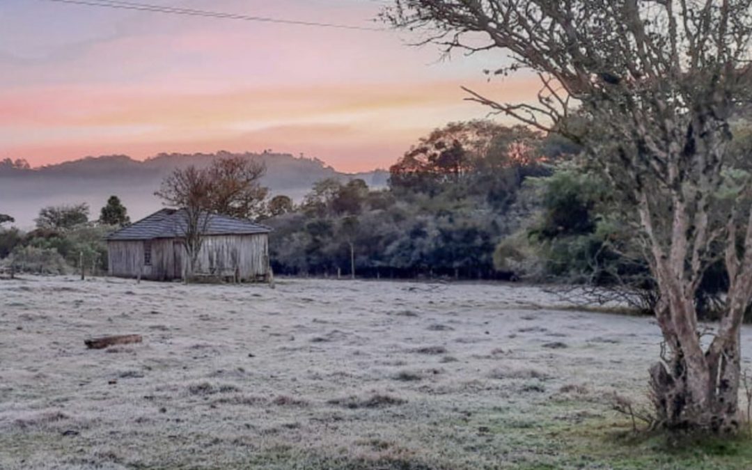 Veja a previsão do tempo para esta quarta-feira (21/7) Mais um amanhecer de muito frio e bastante geada precede uma tarde amena