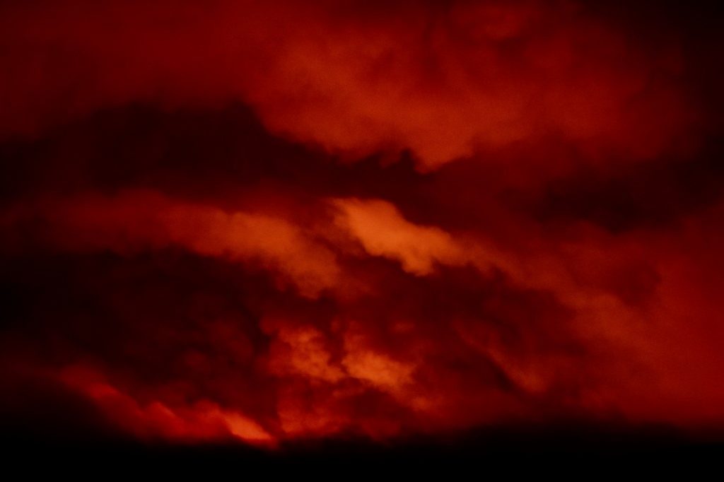 Tempestades de fogo atingem a Costa Oeste americana