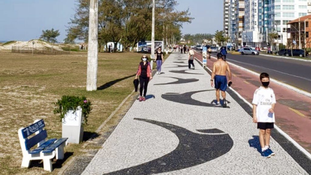 Banho de mar e 32°C horas antes de uma potente onda de frio