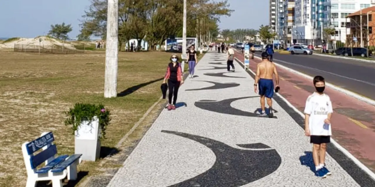 <span class="entry-title-primary">Banho de mar e 32°C horas antes de uma potente onda de frio</span> <h2 class="entry-subtitle">Foi um fim de semana de muito movimento para o inverno no Litoral Norte do Rio Grande do Sul </h2>