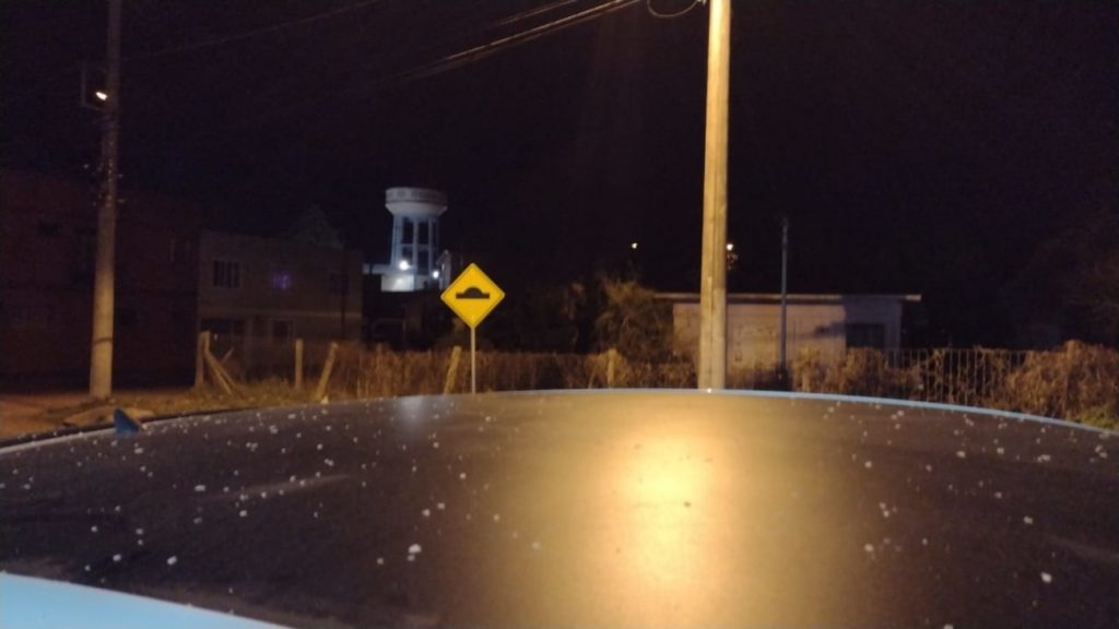 Neve cai pelo segundo dia seguido no Sul do Brasil