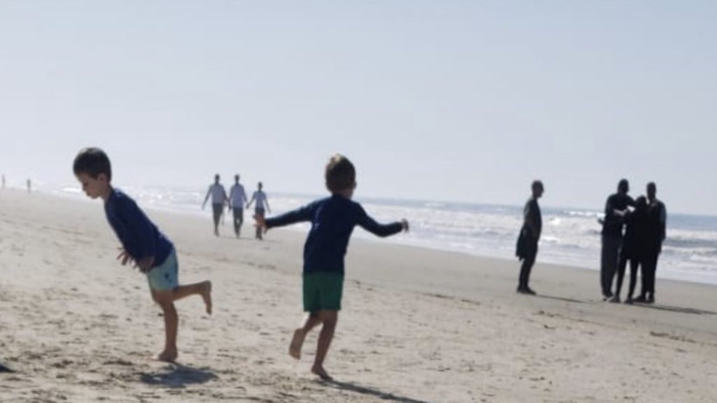 Praia e quase 33°C a três dias de potente massa de ar polar