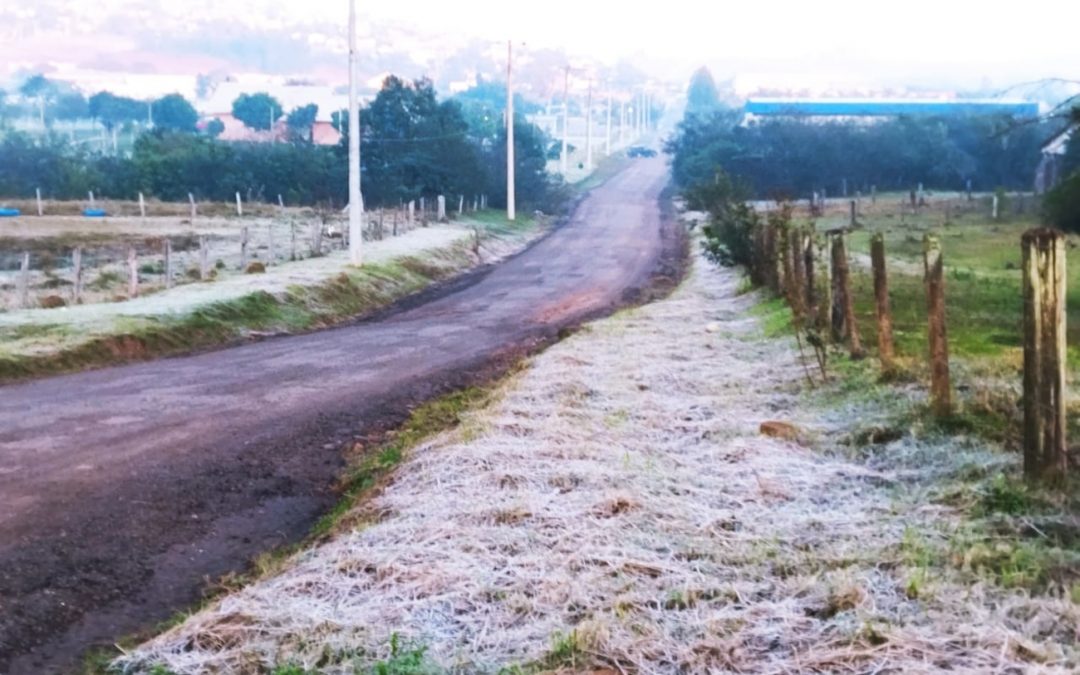 Mínimas do ano na Grande Porto Alegre Região metropolitana da capital gaúcha amanheceu hoje com muita geada em diversos municípios