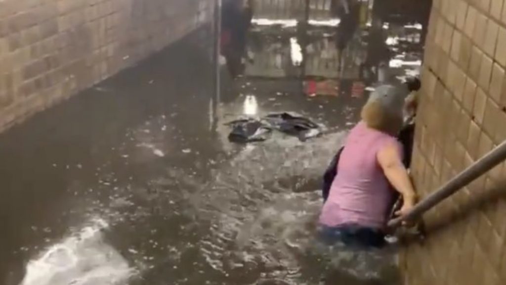 Nova York sofre com inundações após tempestade de chuva