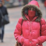 Clima de inverno com ciclone, neve, geada ampla e muito frio