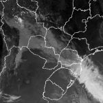 Frente fria avança pelo Brasil com chuva e frio e chegará a SP, RJ e MG