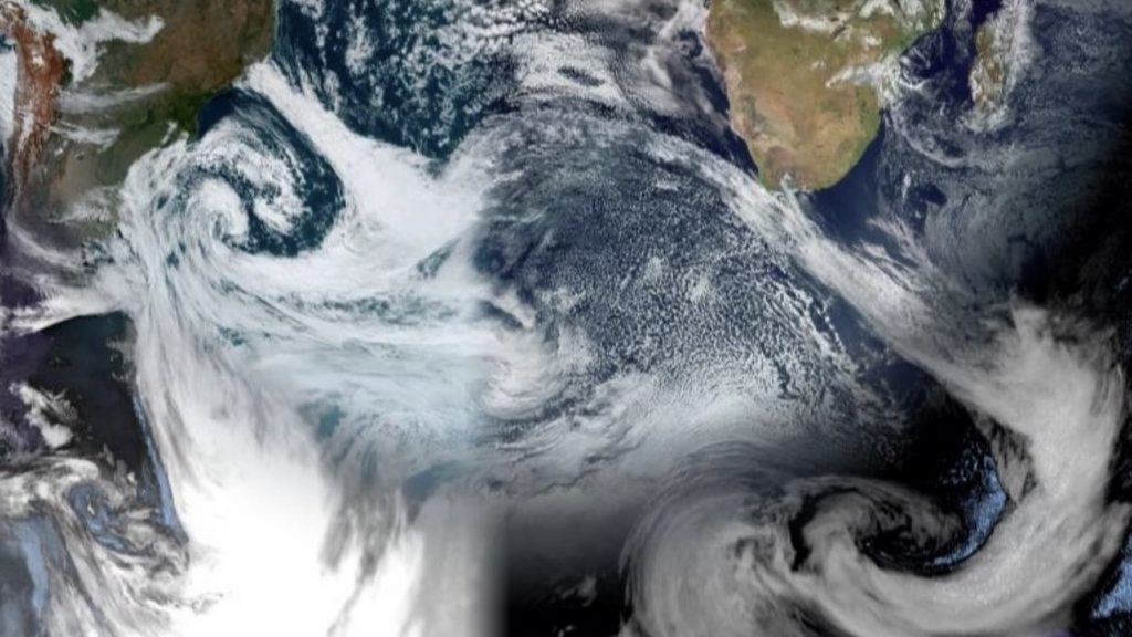 Ciclone na costa brasileira encontra imenso ciclone ao Sul da África