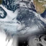 Ciclone na costa brasileira encontra imenso ciclone ao Sul da África