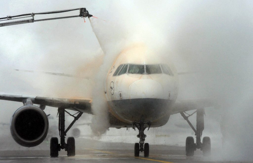 Asas de avião congelam e voo para Porto Alegre é cancelado