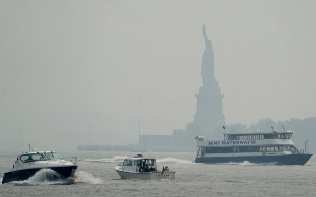 Nova York com ares de Cuiabá Céu acinzentado e coberto de fumaça em Manhattan surpreende moradores e força alertas de má qualidade do ar