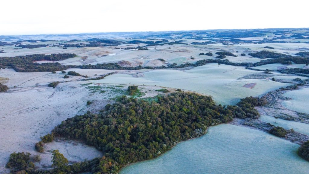 Imagens aéreas mostram a paisagem congelada no Rio Grande do Sul